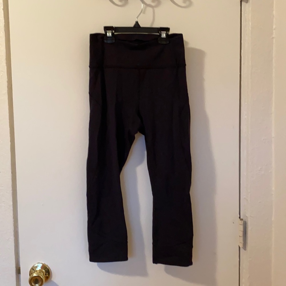 Lululemon In movement crop. Size 4